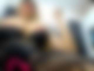 Live cam show with laura-fit - Gray Eyes on Camsoda