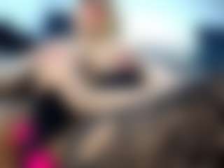 Live cam show with laura-fit - Young Adult on Camsoda