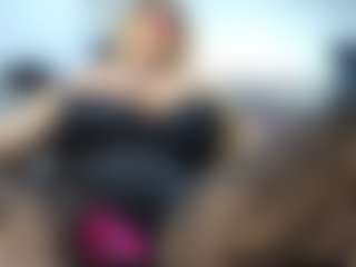 Live cam show with laura-fit - Fake Tits on CamwithHer
