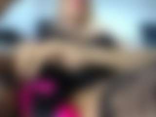 Live cam show with laura-fit - Young Adult on SmokeAndPoke