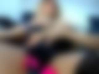 Live cam show with laura-fit - Cumshot on EXY