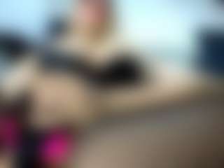 Live cam show with laura-fit - Lean on Camsoda