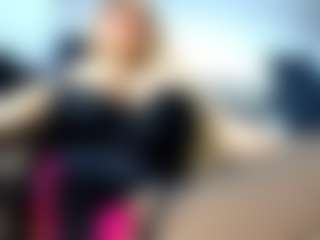 Live cam show with laura-fit - Tease on Camsoda
