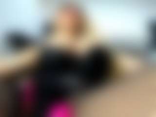 Live cam show with laura-fit - Drinking on madthumbs