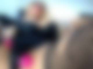 Live cam show with laura-fit - Hazel Eyes on AdultVida.com