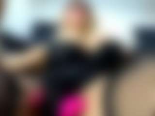 Live cam show with laura-fit - Big Balls on SinfulBabes
