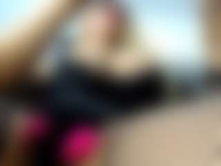Live cam show with laura-fit - Dirty Talk on Camsoda