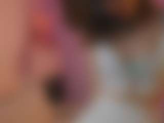 Live cam show with Xonalenei - Kisses on CamClone