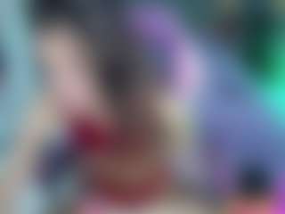 Live-Cam-Show mit roxxyroxan - Drinking auf Camsoda