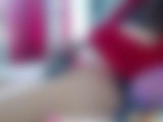 Live cam show with roxxyroxan - Drinking on luckytryst.com