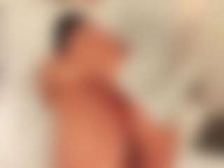 Live cam show with Bellaa-Joness - Strip Black on milfzrlive.com