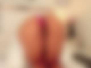 Live cam show with Bellaa-Joness - Fingering on PervPlay.com