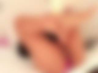 Live cam show with Bellaa-Joness - Shaved Pussy on Lustler