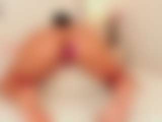 Live cam show with Bellaa-Joness - Submissive on SxyPornLive