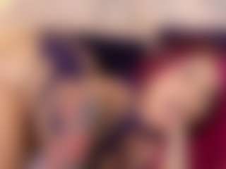 Live cam show with BELLA MUSH - Average on Stripli.com