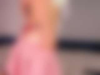 Live cam show with Aurora - Young Adult on Milf Play