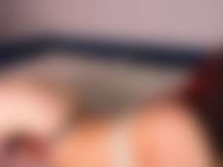 Live cam show with Aurora - Skinny on xDating