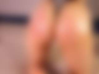 Live cam show with Aurora - Fingering on sexytreat.net
