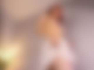 Live cam show with Aurora - Mature on livesuperchat.net
