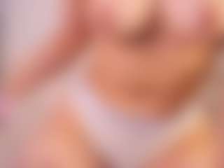 Live cam show with Aurora - Squirt on Camsoda