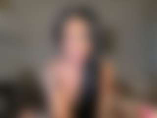 Live cam show with Hopefrench - Bikini on Milfs Live