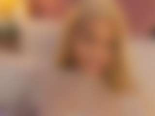 Live cam show with Vayoleennn - Athletic on TeamSkeetLive