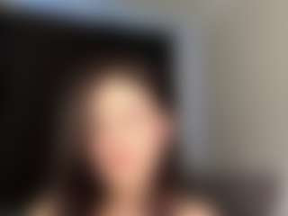 Live cam show with LaunaKaman - Striptease on Fapmatic.com