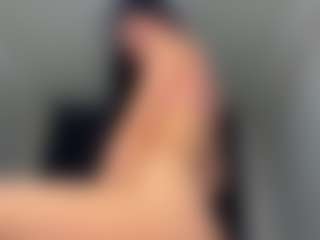 Live cam show with LaunaKaman - Dildo Or Vibrator on TeamSkeetLive