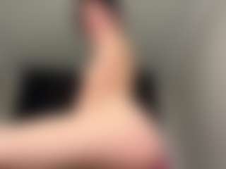 Live cam show with LaunaKaman - Striptease on TeamSkeetLive