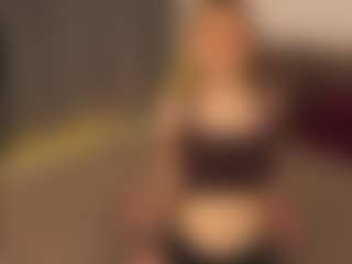 Live cam show with LonnaBader - Legs on Spunkpage
