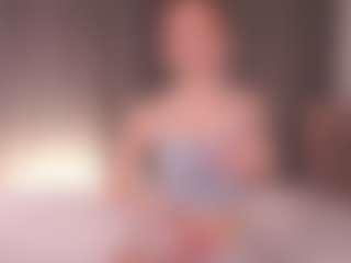 Live cam show with LonnaBader - Moaning on madthumbs