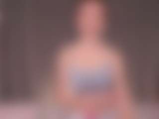 Live cam show with LonnaBader - Moaning on madthumbs