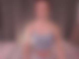 Live cam show with LonnaBader - Legs on madthumbs