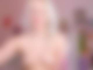 Live cam show with mia-wave - Petite on AdultVida.com