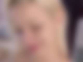 Live cam show with Naomi-Demio - Landingstrip on TeamSkeetLive