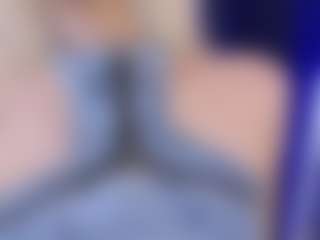 Live cam show with Naomi-Demio - Body Massage on CamClone