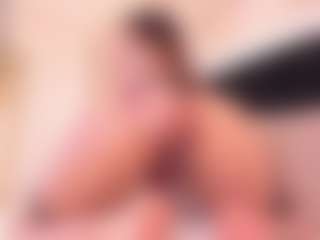 Live cam show with crystalrosee1 - Athletic Young Adult on AdultVida.com