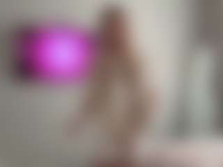 Live cam show with KaraTacke - College Mature on Camsoda