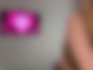 Live cam show with KaraTacke - Strip on Camsoda
