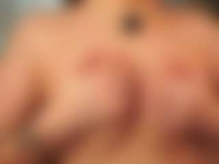Live cam show with Assie - Massage on milfzrlive.com