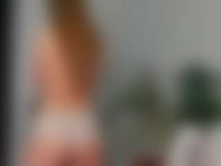 Live cam show with ManiJuana - Nails on CamSodaAdn