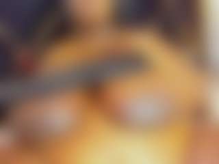 Live cam show with Renatafoxter1 - Ebony Shaved Pussy on LiveSexCams6