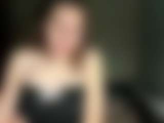 Live cam show with Mia - Squirt on StripNow
