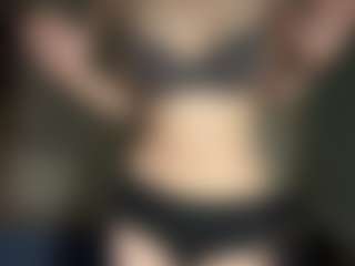 Live cam show with Mia - Athletic Bedroom on AdultVida.com