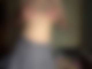 Live cam show with Mia - Granny Squirt on livesuperchat.net