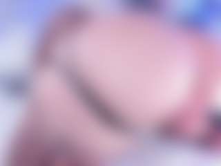 Live cam show with Emma-kell - Athletic MILF on camwithhim.com