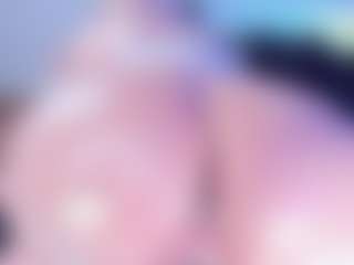 Live cam show with Emma-kell - Anal MILF on StripNow