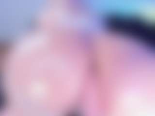 Live cam show with Emma-kell - Nipple Piercings on Uber Horny