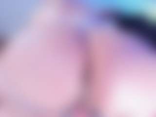 Live cam show with Emma-kell - Strip Mature on TeamSkeetLive