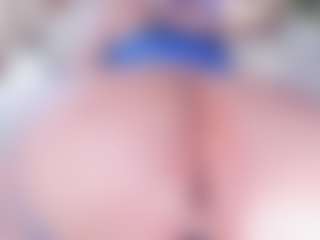 Live cam show with Emma-kell - Blonde Hair Middle Aged on Camsoda